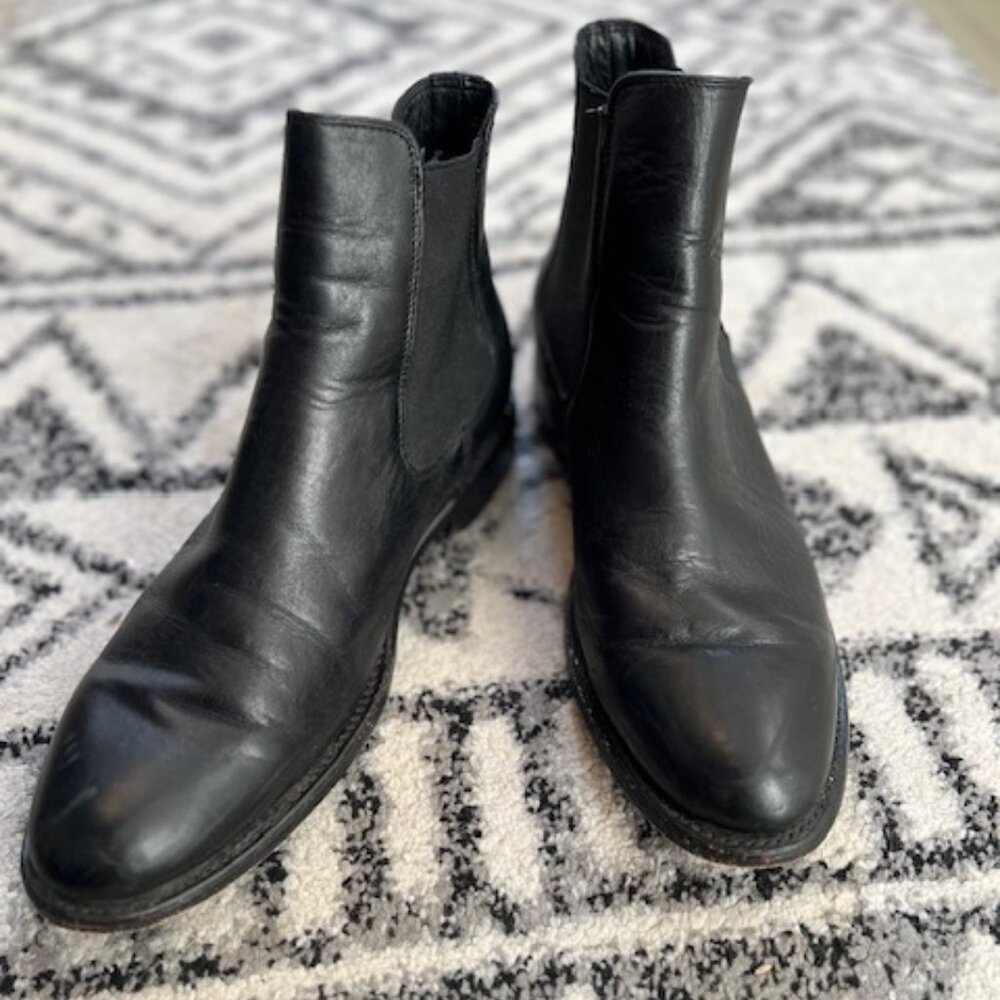 Thursday Boots Everyday Chelsea Boot Men's 10 with Branded Fabric Shoe Bag